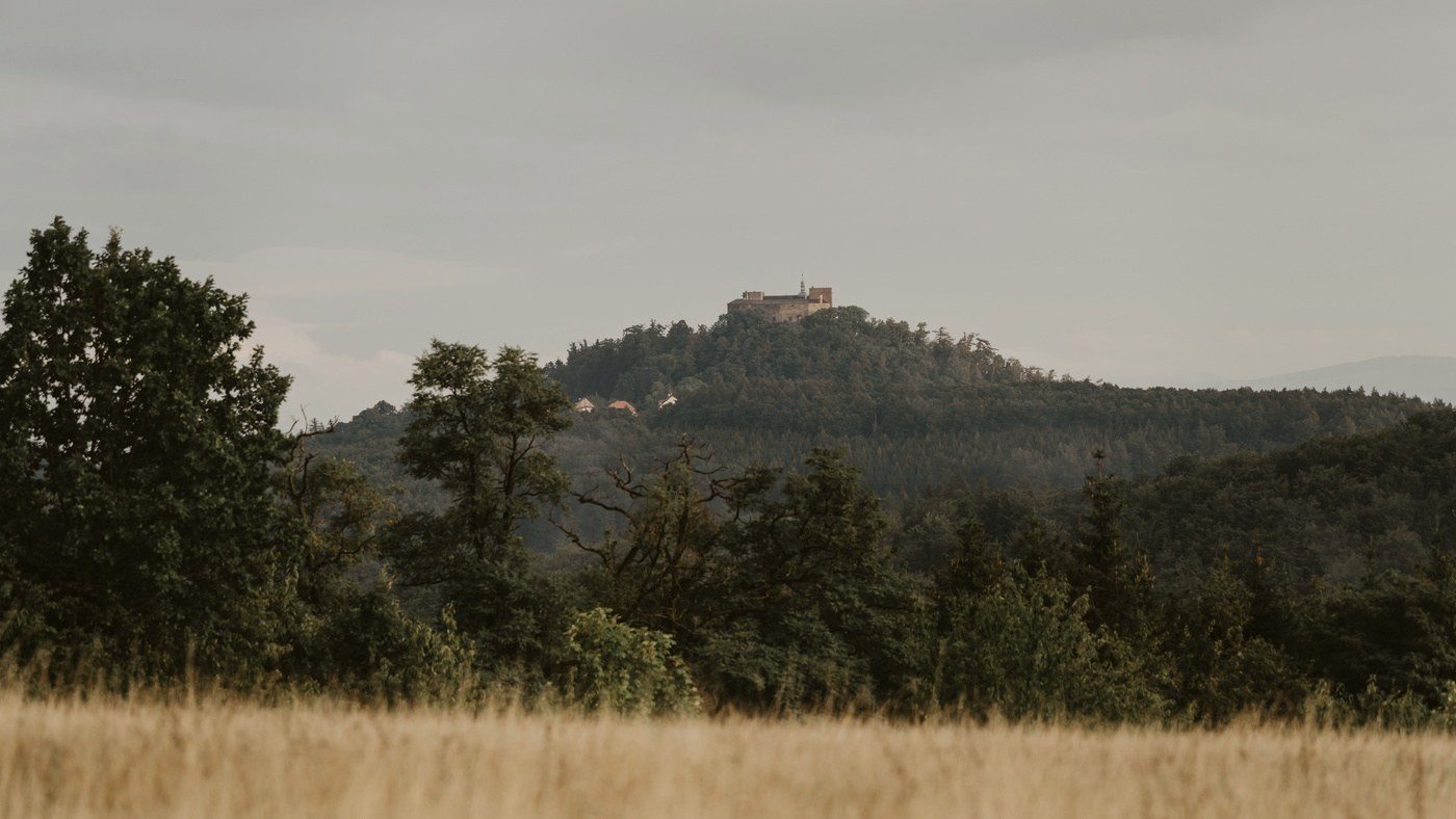 Hrad Buchlov nad chřibskými lesy